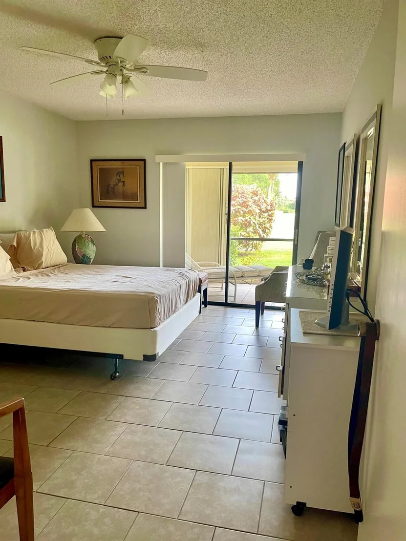 Photo of Unit E at 1501 Pinecrest Circle