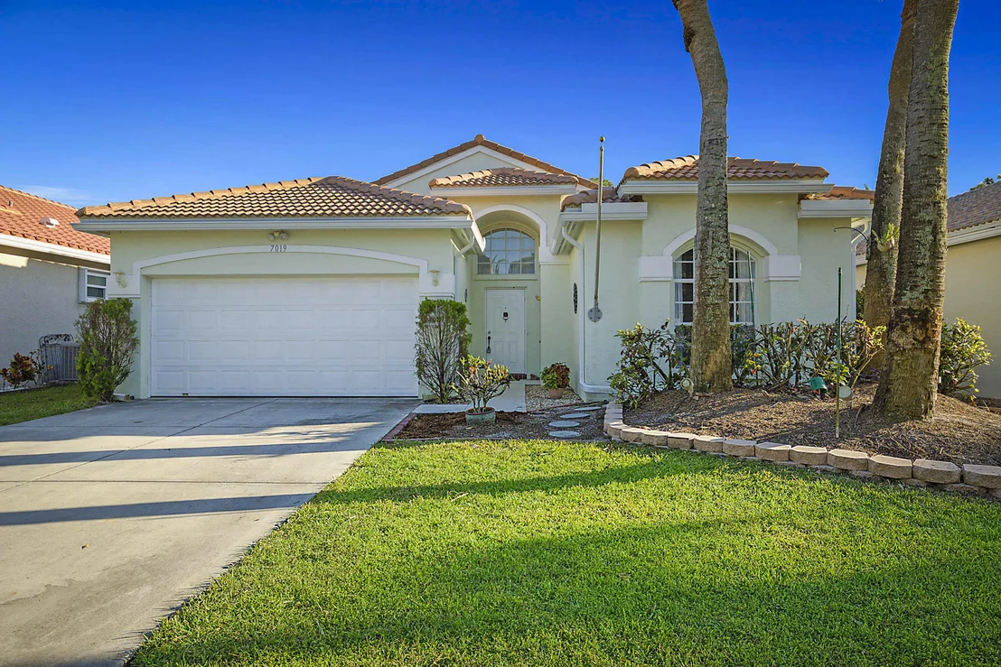 Photo of 7019 SE Twin Oaks Circle SE