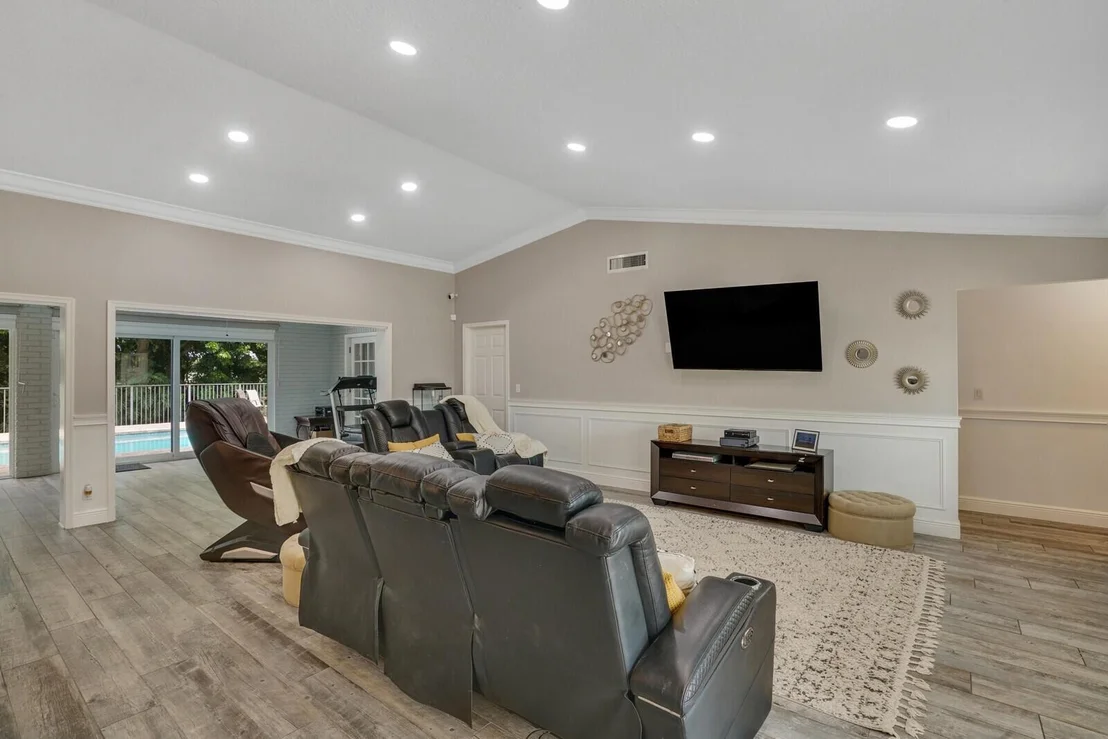 Photo of 4215 Gleneagles Drive
