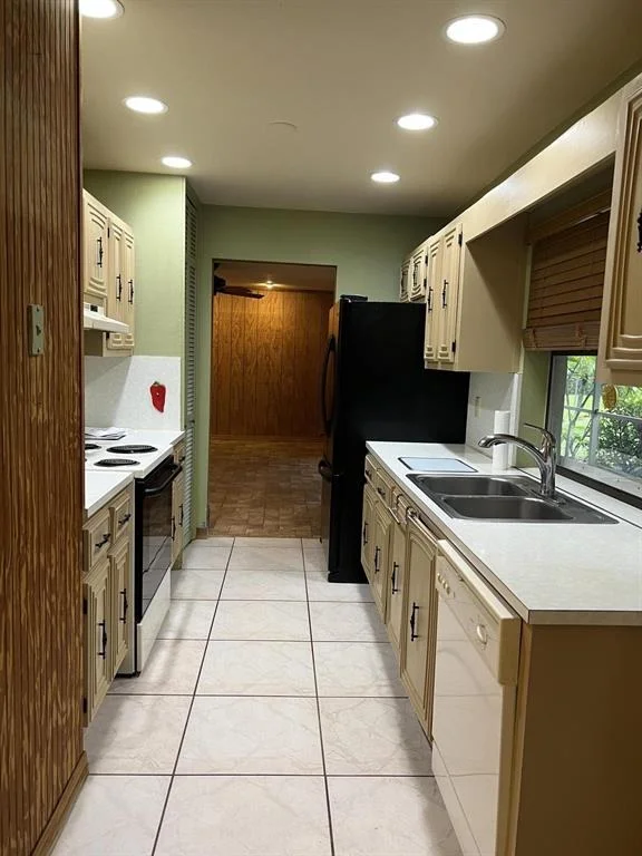 Photo of 3300 Avenue Serrant
