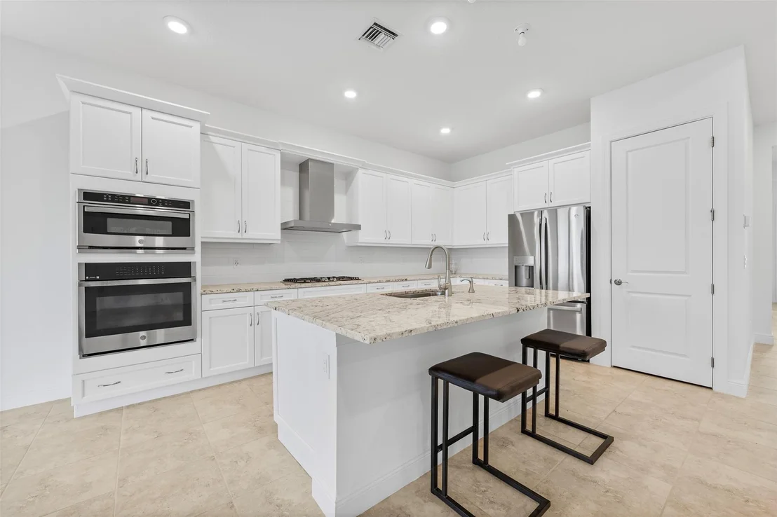Photo of 15833 Alys Terrace