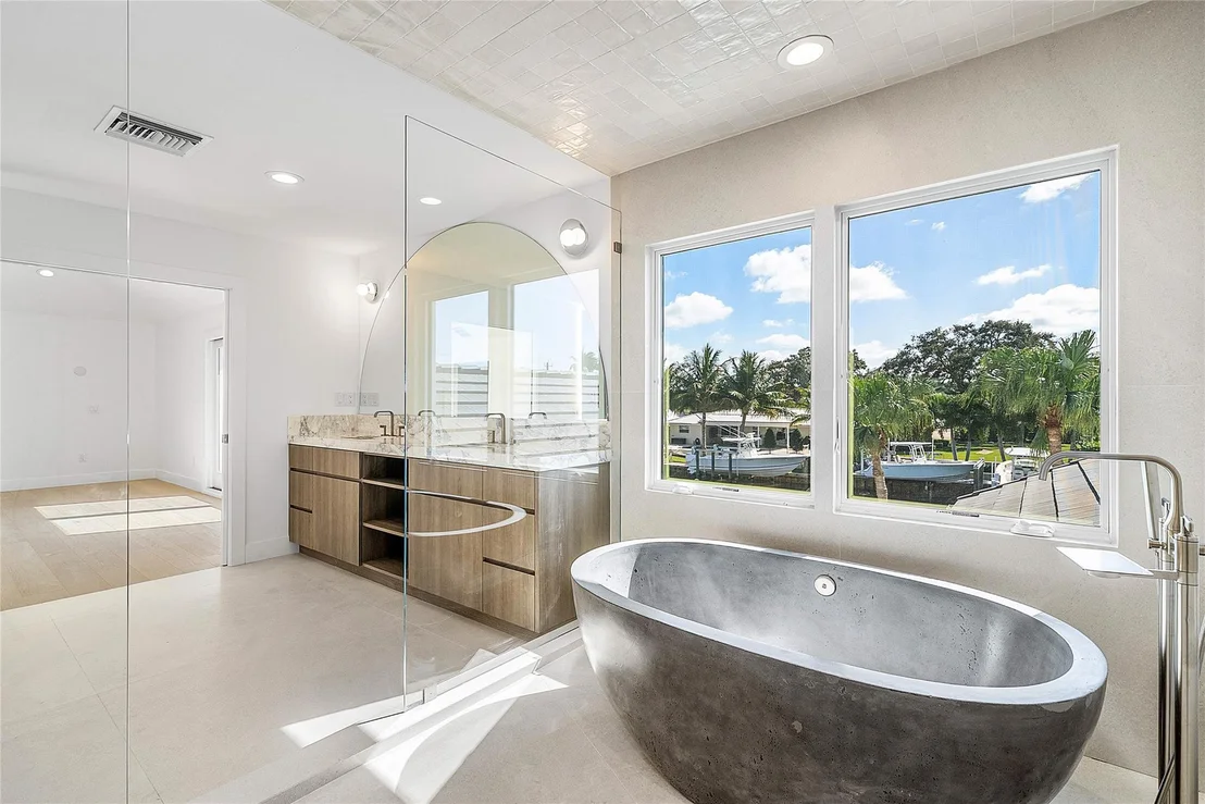 Photo of 8 LEEWARD Circle