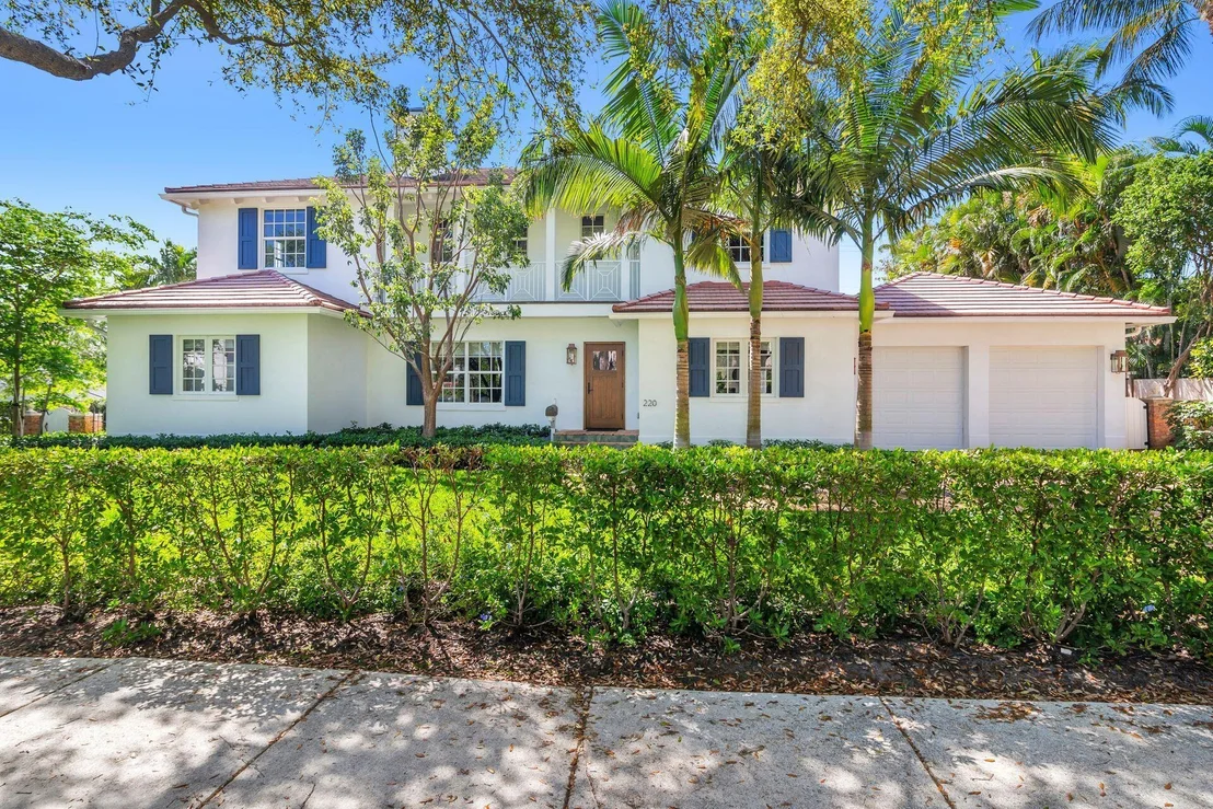 Photo of 220 Dyer Road