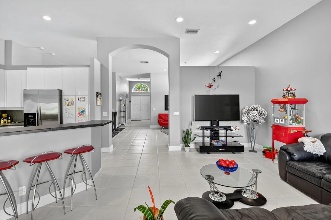 Photo of 7123 Demedici Circle