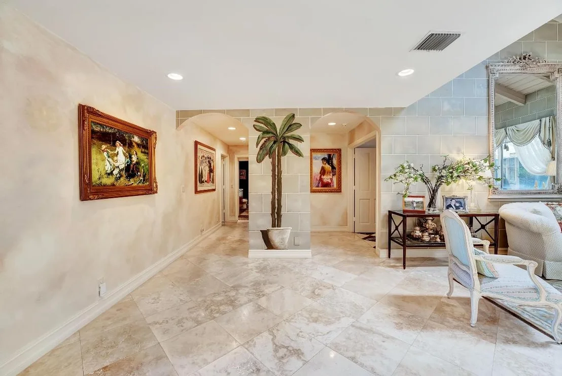Photo of 4590 Live Oak Boulevard