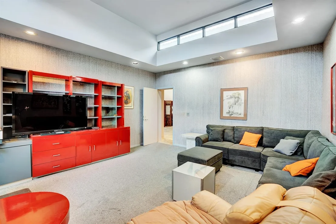 Photo of 3899 Live Oak Boulevard