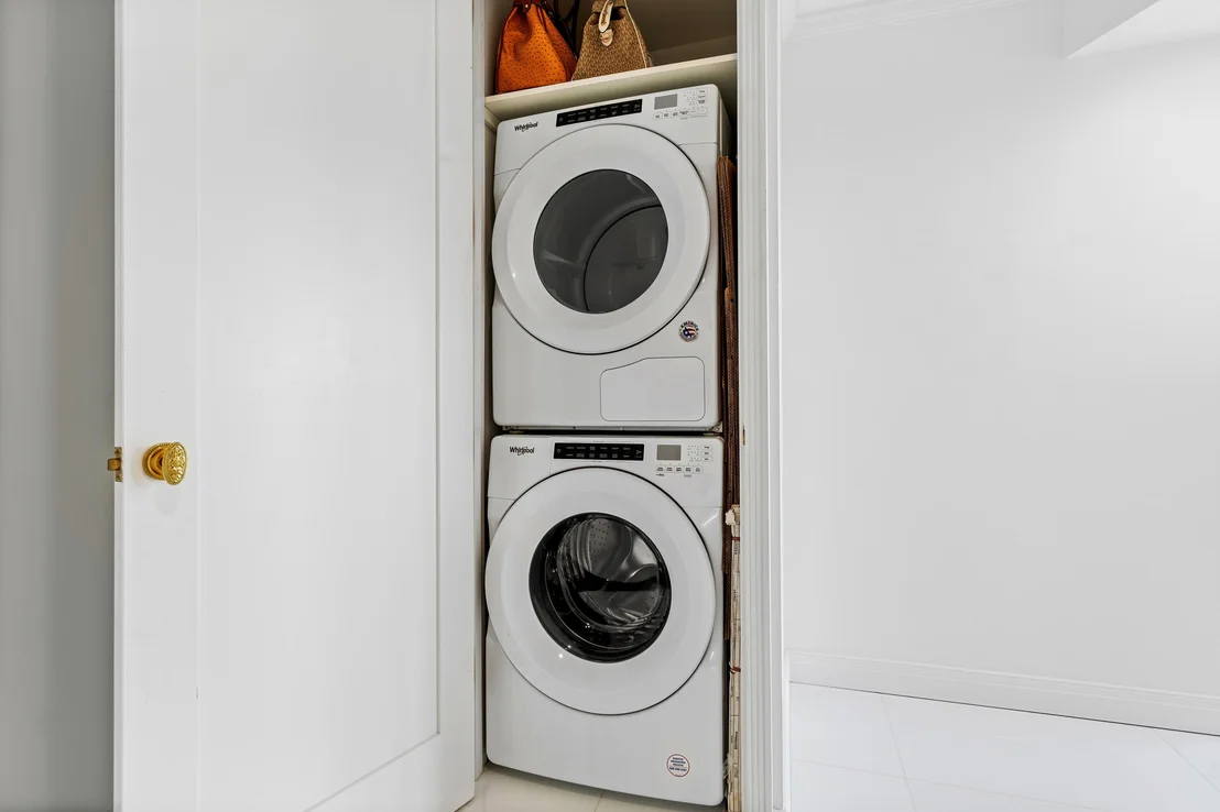 Photo of Unit 526B at 44 COCOANUT Row