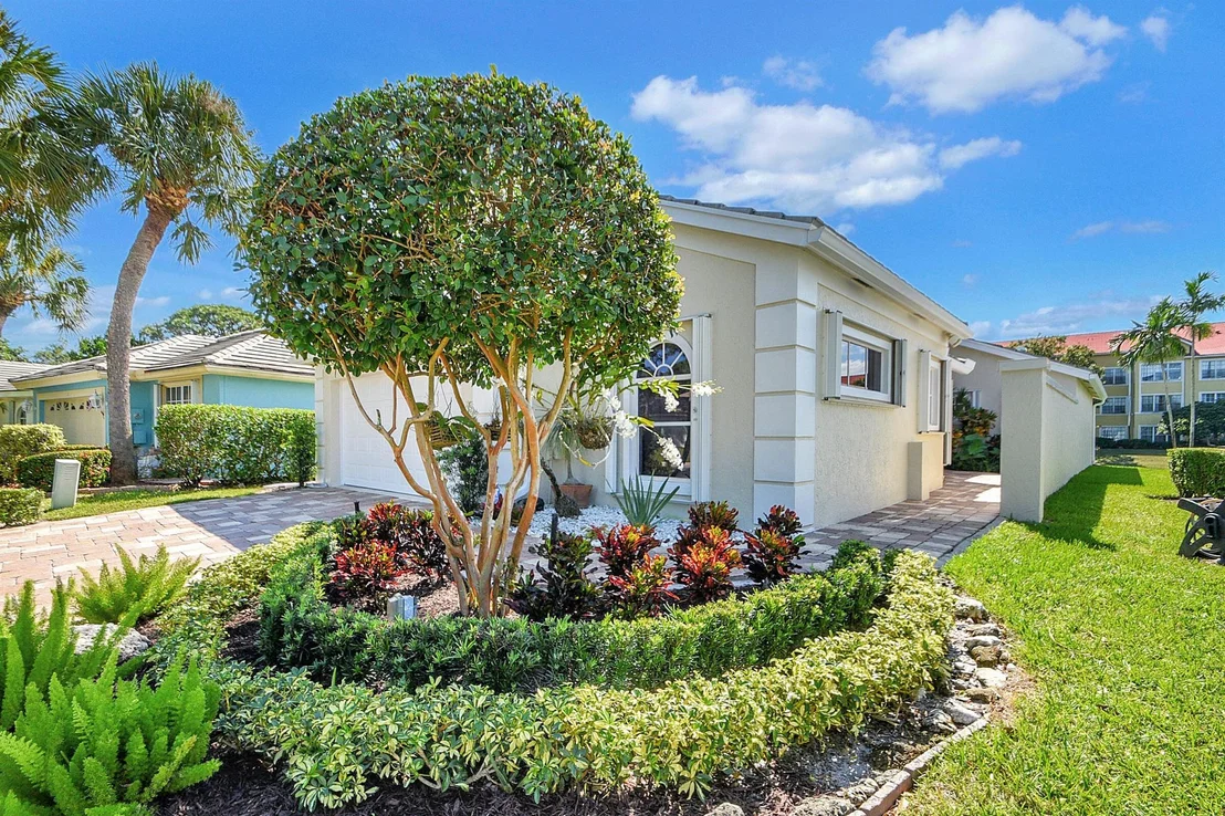 Photo of 120 Harbor Lake Circle
