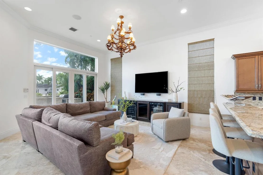 Photo of 932 Banyan Drive