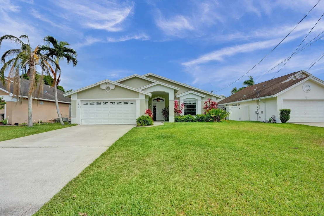 Photo of 6067 Hollywood Street