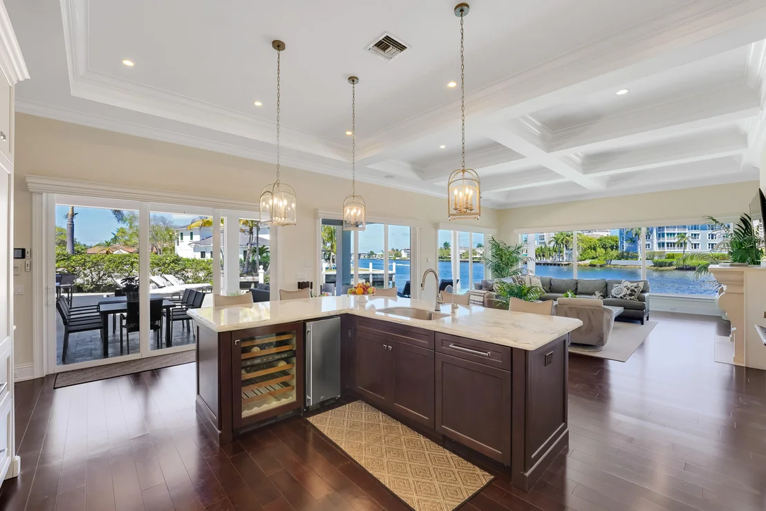 Photo of 975 Banyan Drive