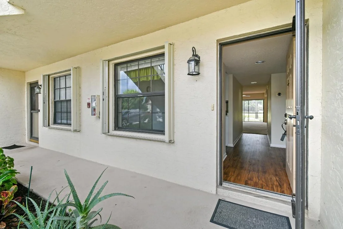 Photo of Unit B at 1001 Pinecrest Circle
