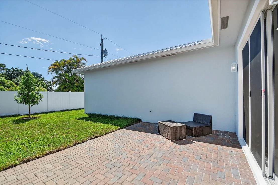 Photo of 607 N Loxahatchee Drive