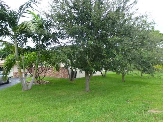 Photo of 850 SE 2nd Avenue