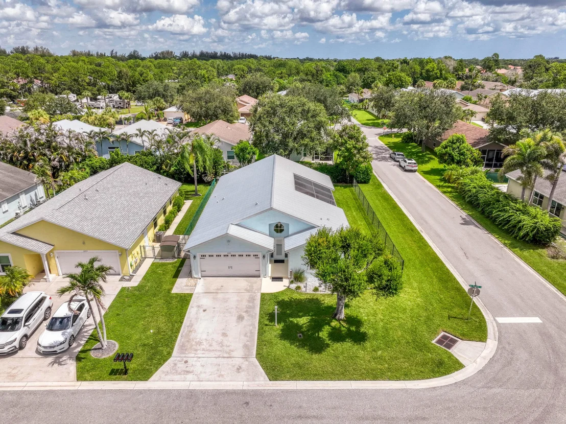 Photo of 2483 SW Regency Road