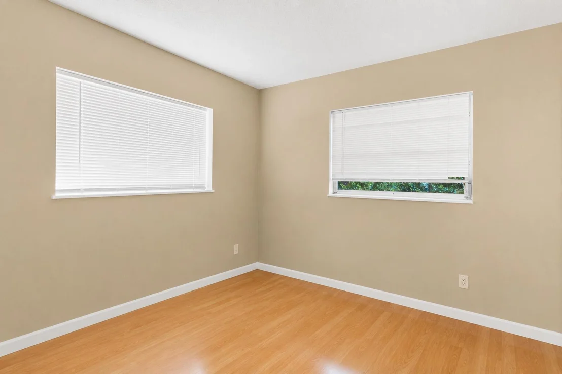 Photo of 1515 CRESCENT Drive