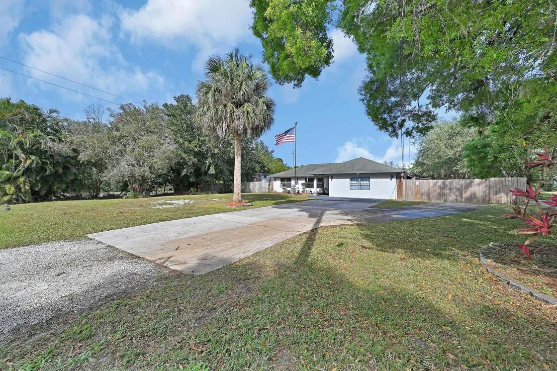 Photo of 2404 Dade Road