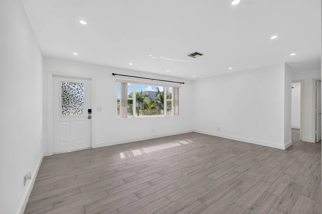 Photo of 502 Circle E