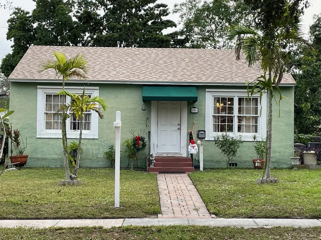 Photo of 826 Colonial Road