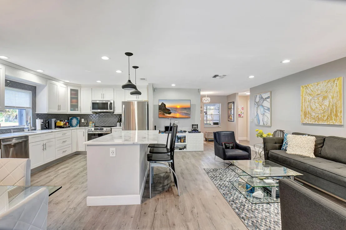Photo of 6122 Overland Place