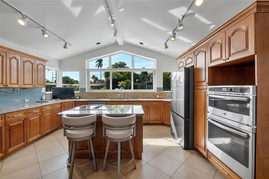 Photo of 731 SE 4th Avenue