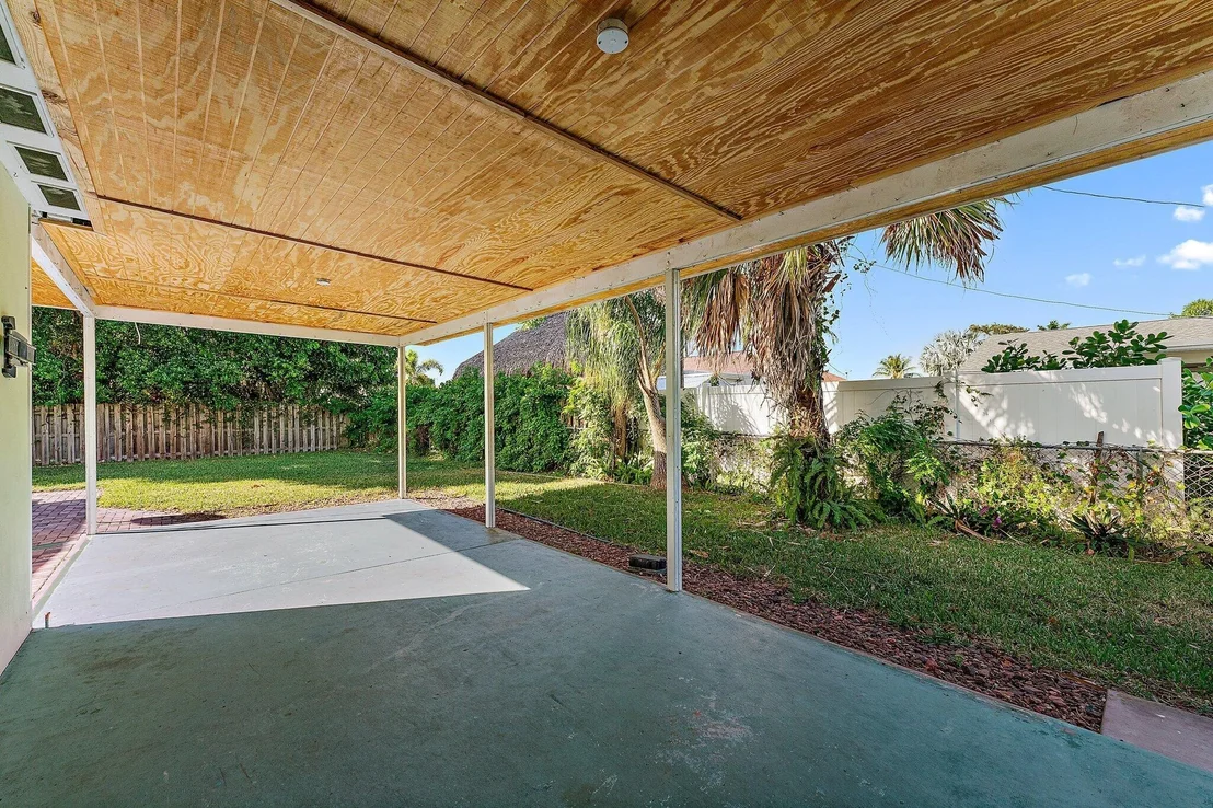 Photo of 243 W Riverside Drive