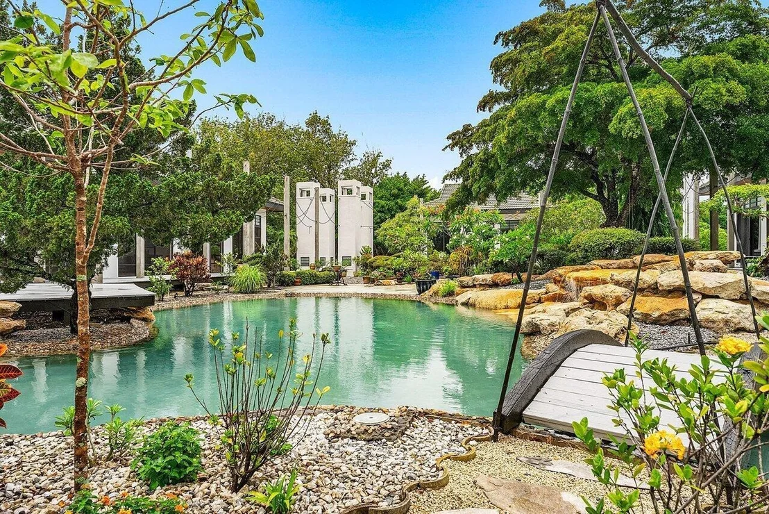 Photo of 8549 SURREY Lane