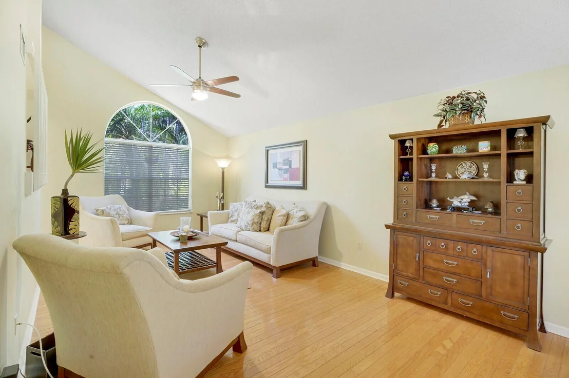 Photo of 1836 Edgewater Drive