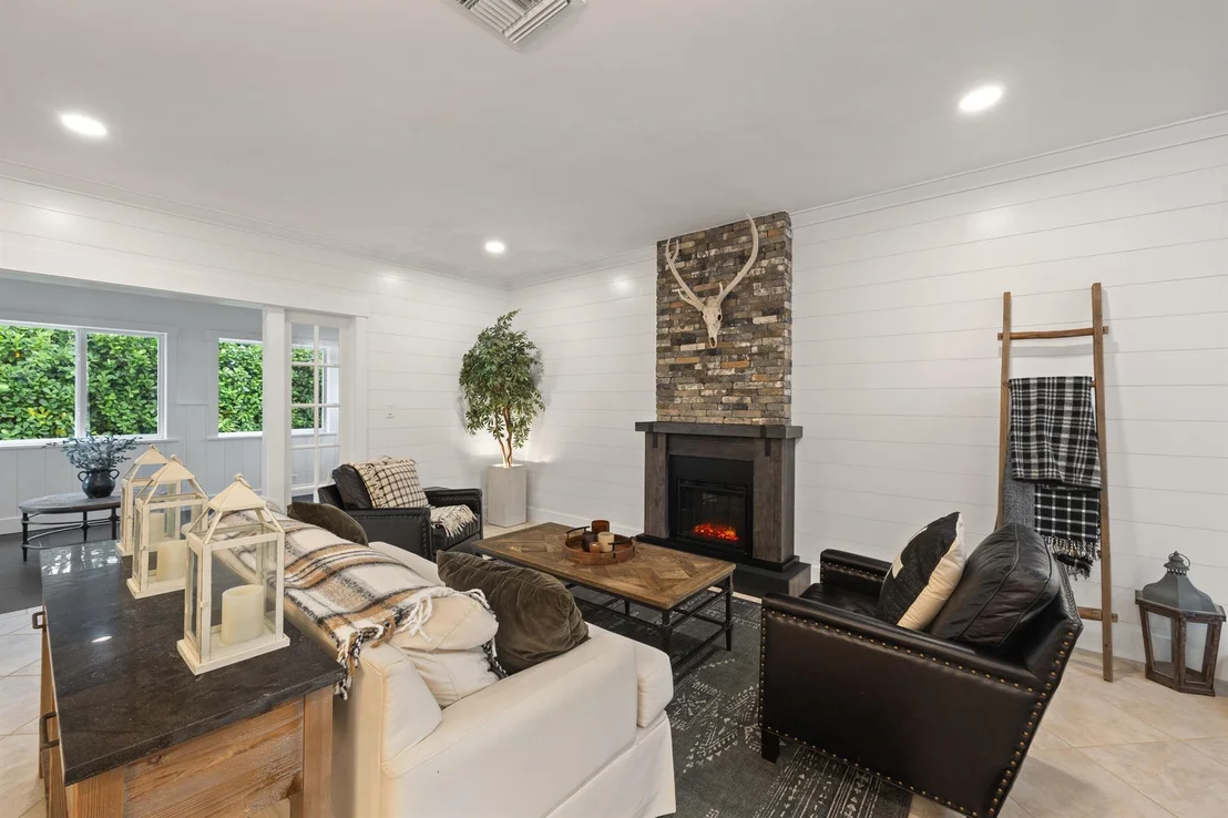 Photo of 370 Mars Avenue