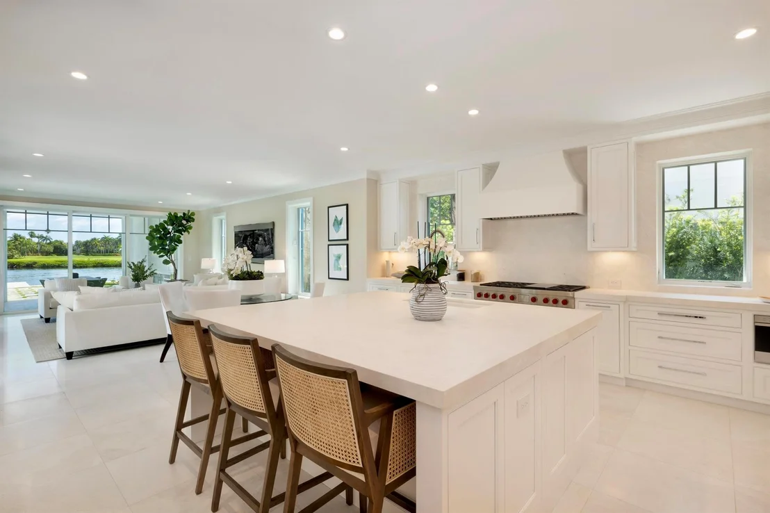 Photo of 584 Island Drive