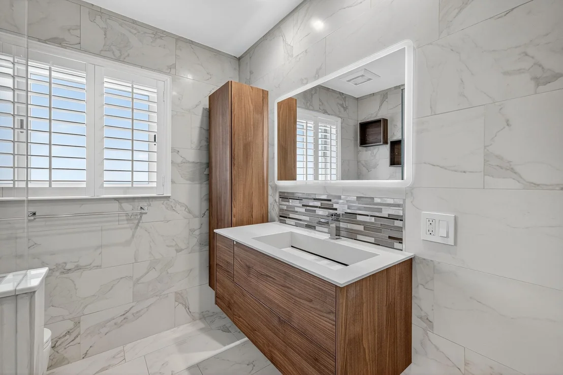 Photo of 990 SE 7th Avenue