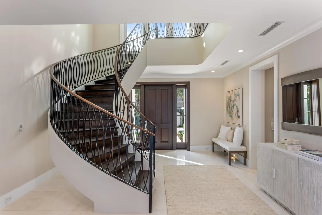 Photo of 584 Island Drive