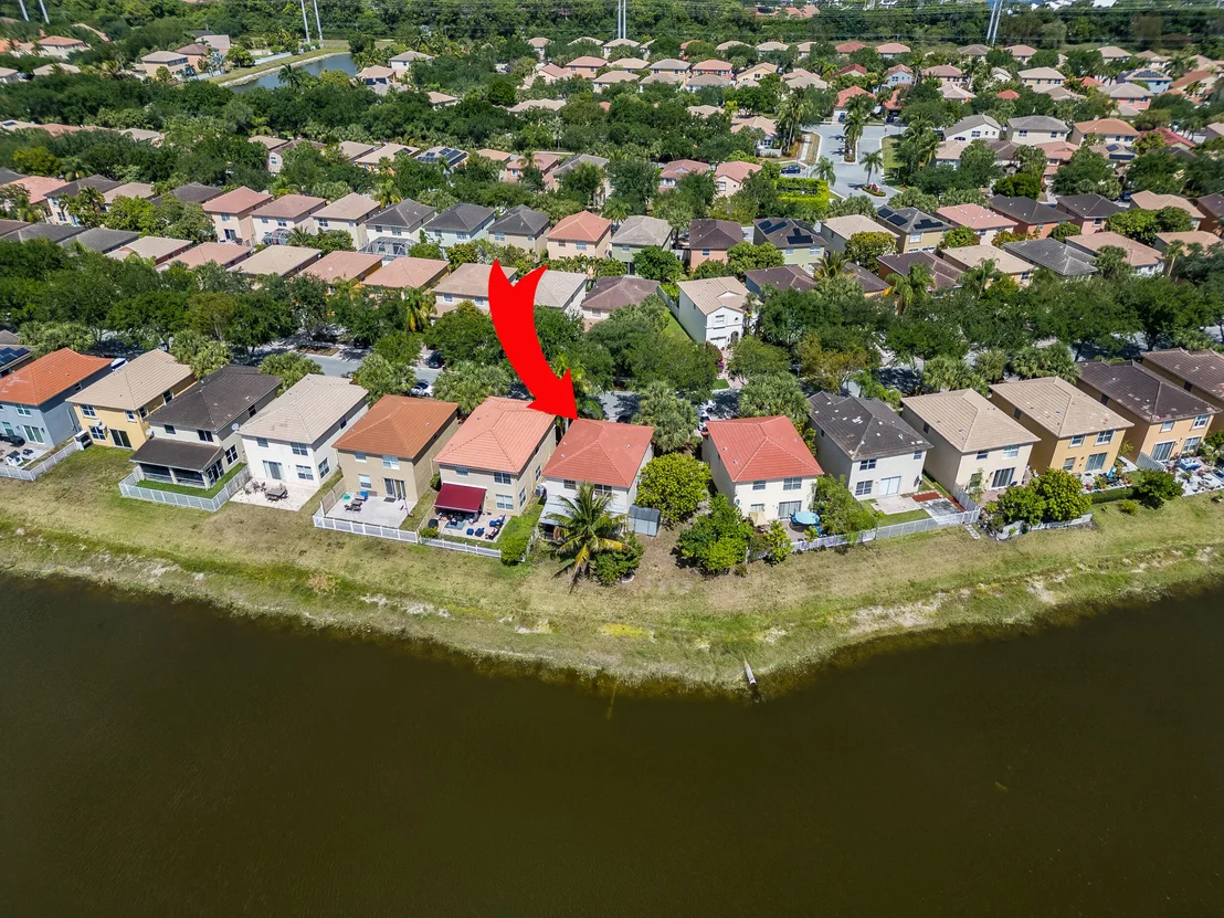 Photo of 4341 NE Lake Lucerne Circle NE