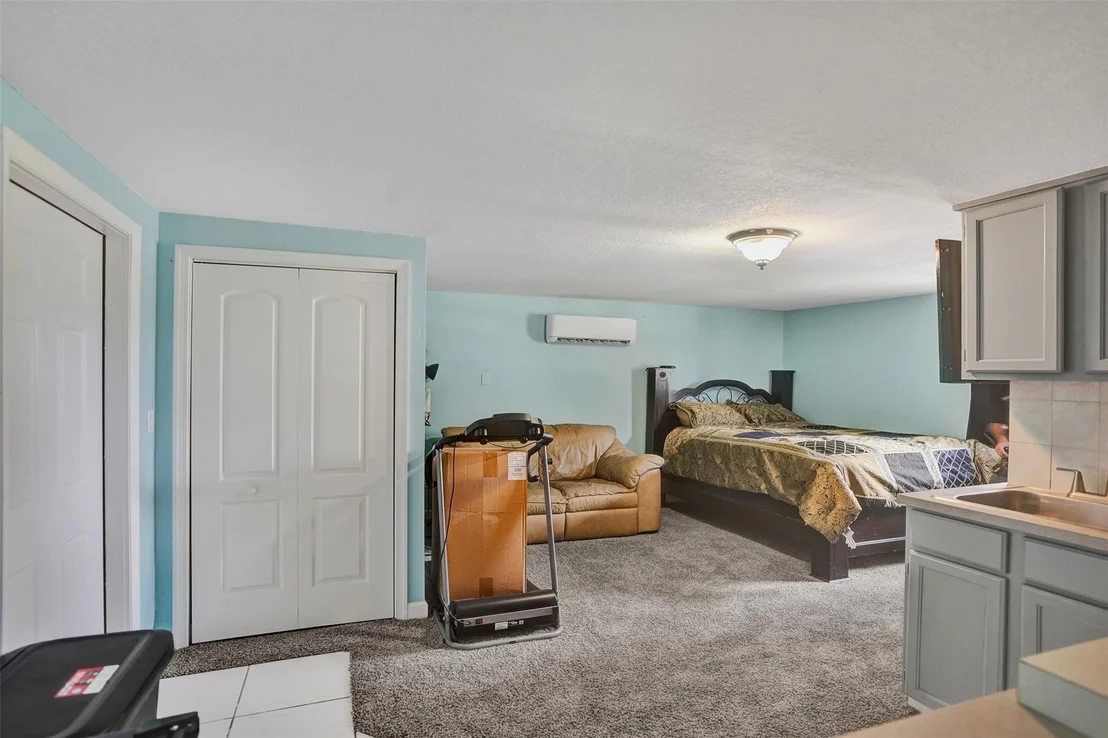Photo of 1709 E River Drive
