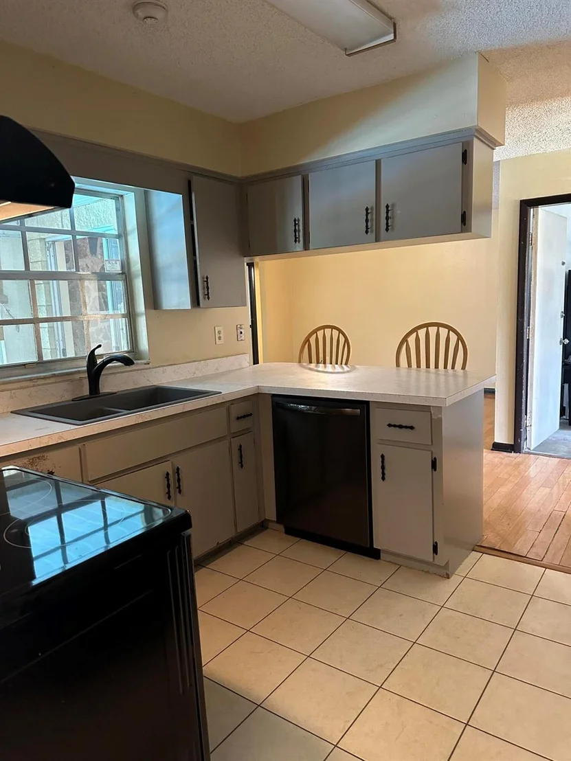 Photo of 583 Bahia Circle