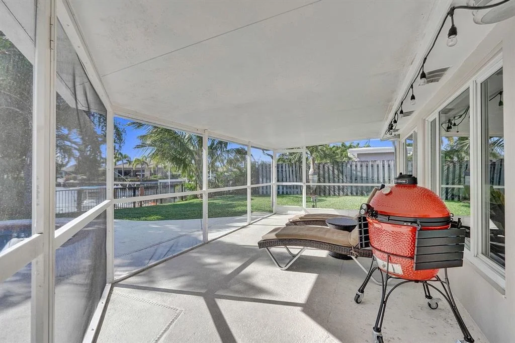 Photo of 371 SE 5th Avenue
