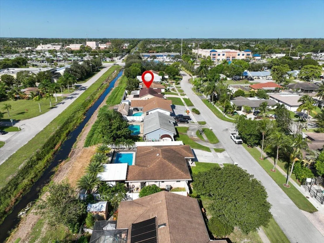 Photo of 4388 Mediterranean Road