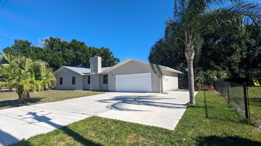 Photo of 5401 Palm Drive