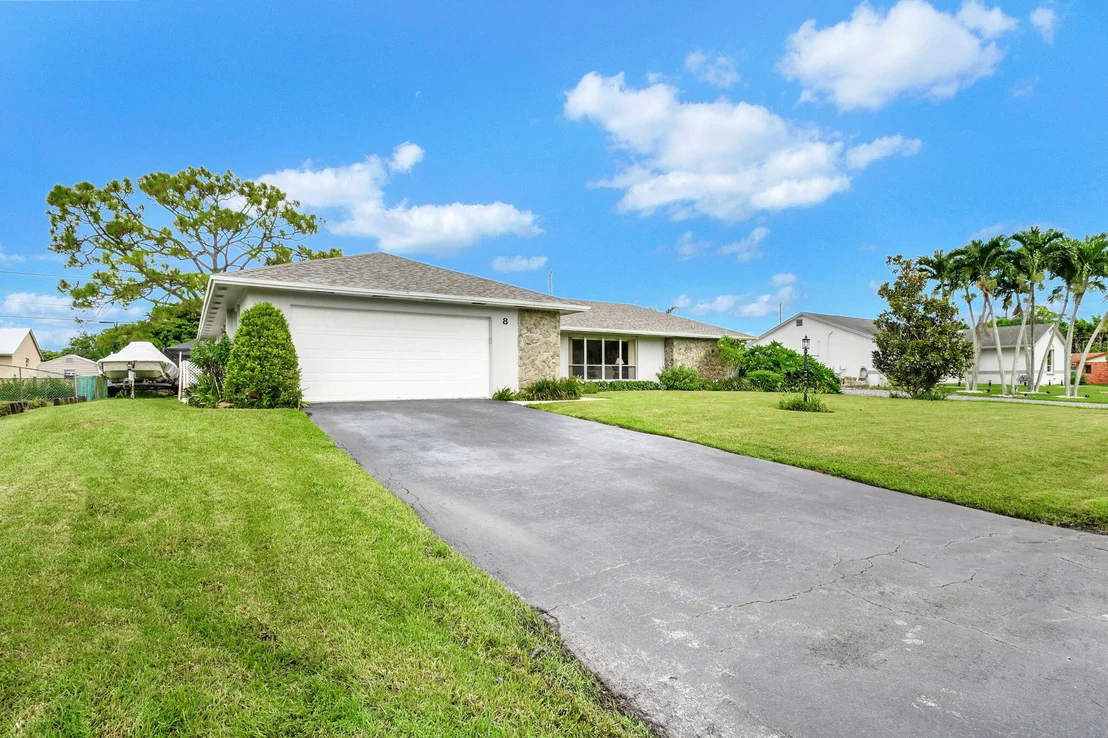 Photo of 8 W Cypress Road