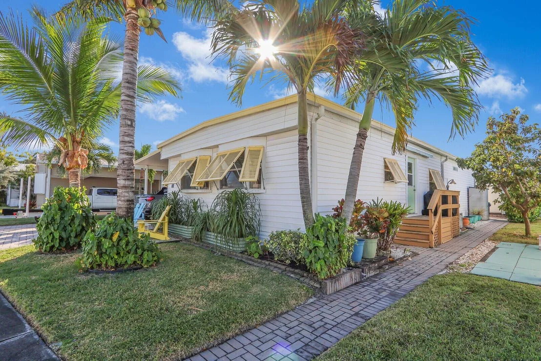 Photo of Unit 46 at 400 N A1a