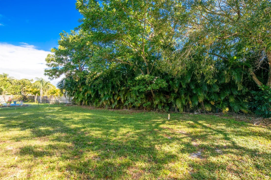 Photo of 6008 Palm Drive