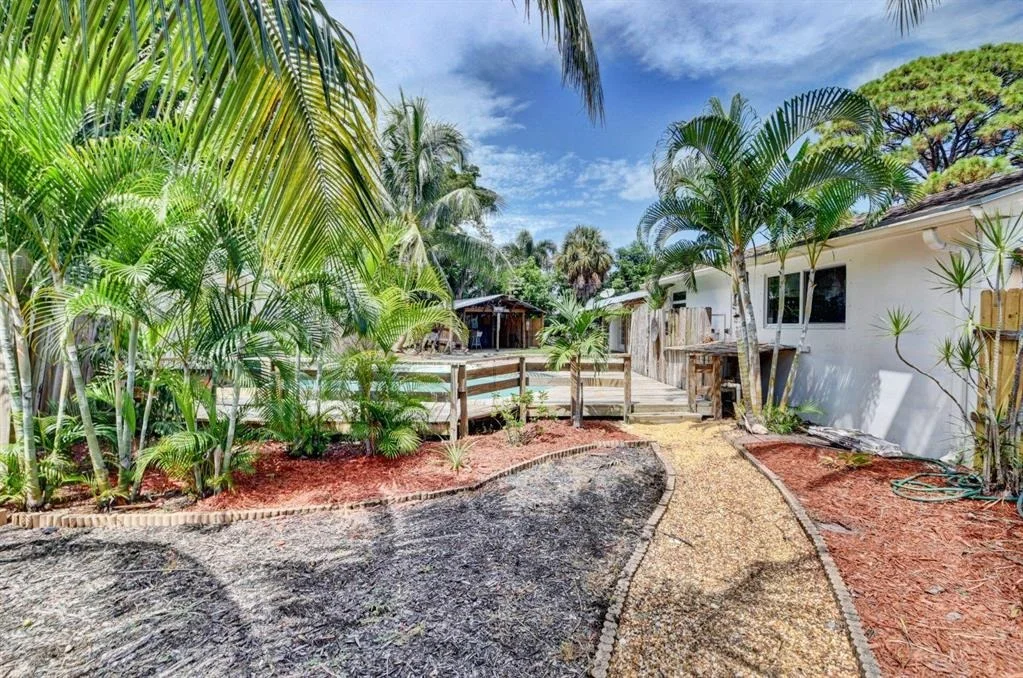 Photo of 15385 Monroe Road