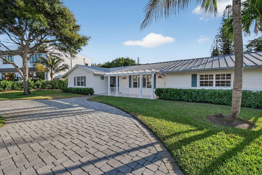 Photo of 700 Lakeside Circle
