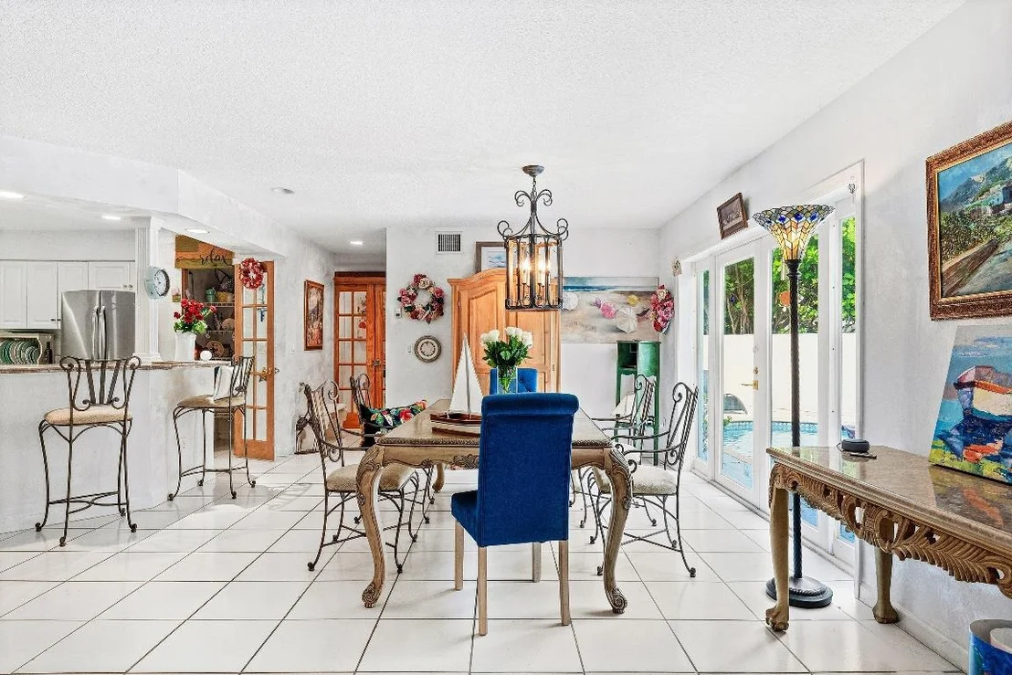Photo of 800 Lagoon Lane