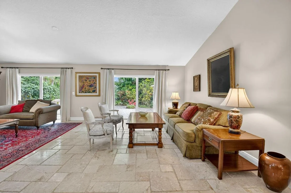 Photo of 523 Canoe Point