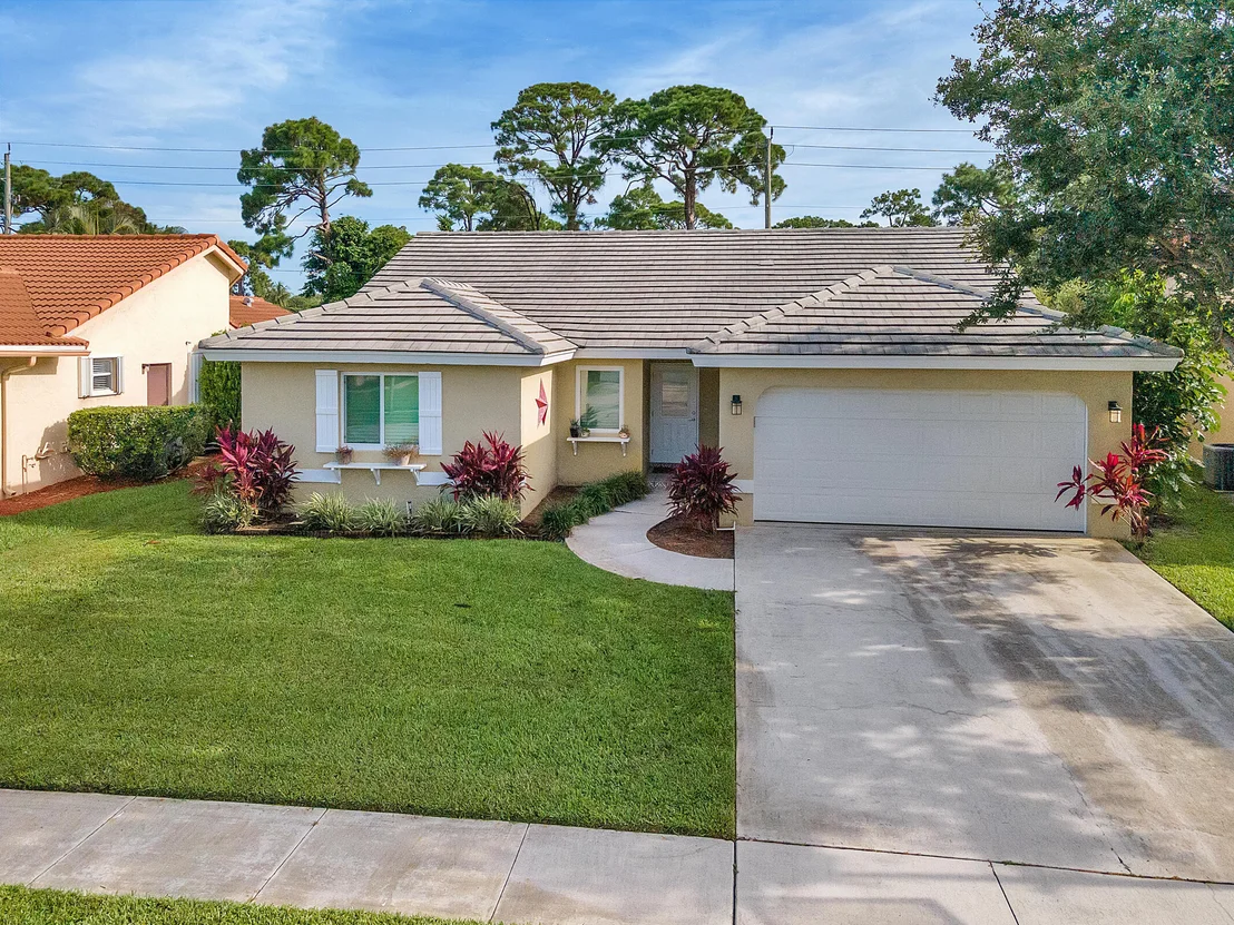 Photo of 5161 Rosen Boulevard