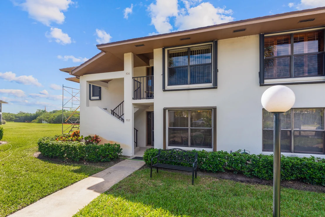 Photo of Unit 302 at 950 S Kanner Highway