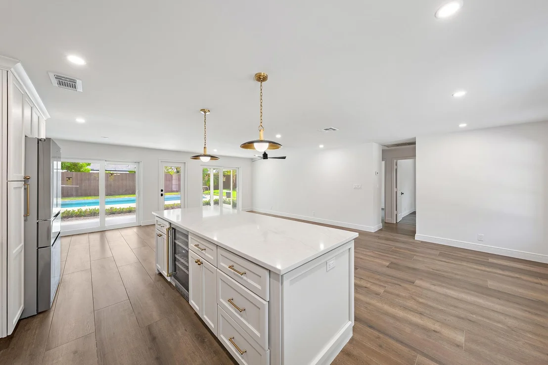 Photo of 109 E RIVERSIDE Drive