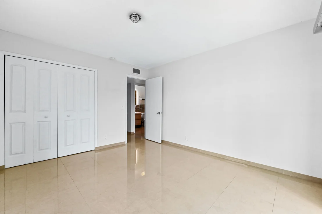 Photo of Unit J at 471 Capri