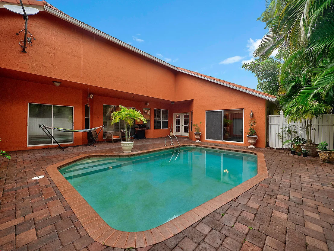 Photo of 2749 Pointe Circle